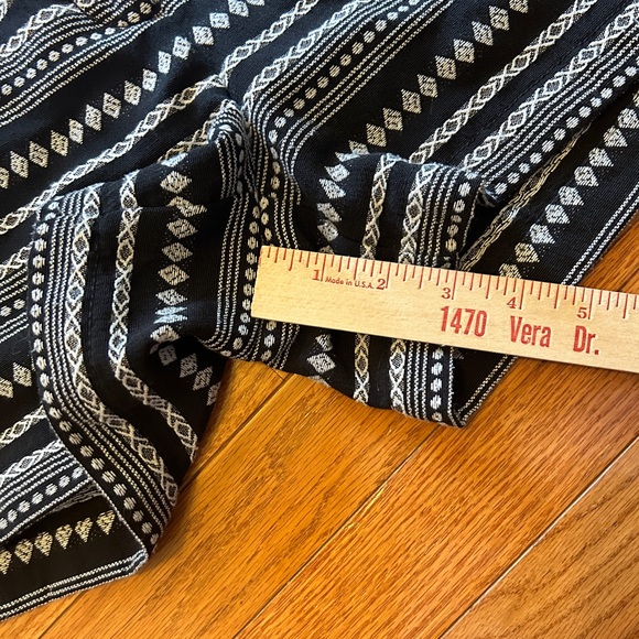 Loft Black & White Aztec Print Tribal Shorts Size 4 - Picture 11 of 11